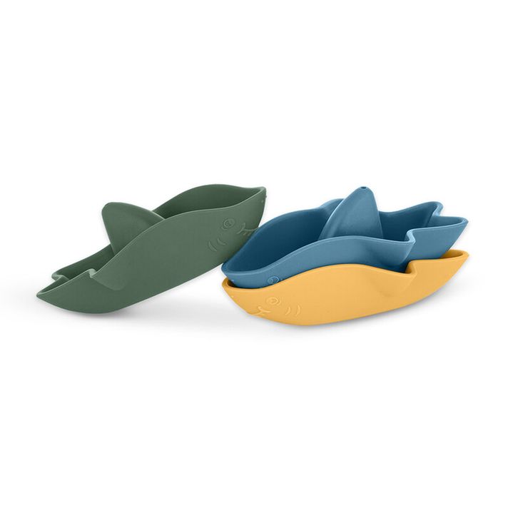 PETITE&MARS - Jucării de baie din silicon Sharks 6m+